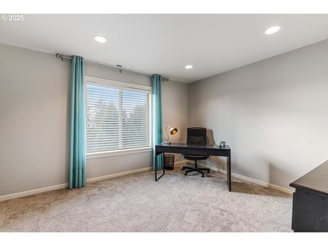 16375 Oak Valley Dr, Oregon City, OR 97045