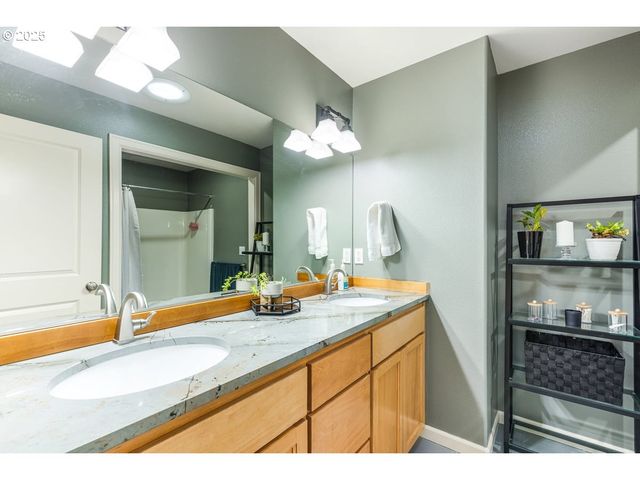 16375 Oak Valley Dr, Oregon City, OR 97045