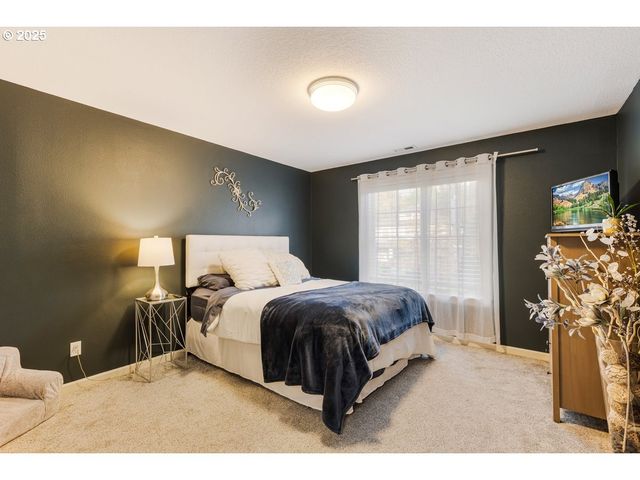 16375 Oak Valley Dr, Oregon City, OR 97045