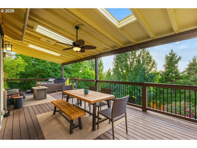 16375 Oak Valley Dr, Oregon City, OR 97045