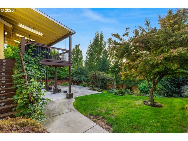 16375 Oak Valley Dr, Oregon City, OR 97045