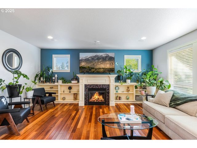 16375 Oak Valley Dr, Oregon City, OR 97045