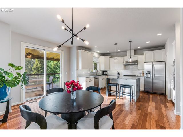 16375 Oak Valley Dr, Oregon City, OR 97045