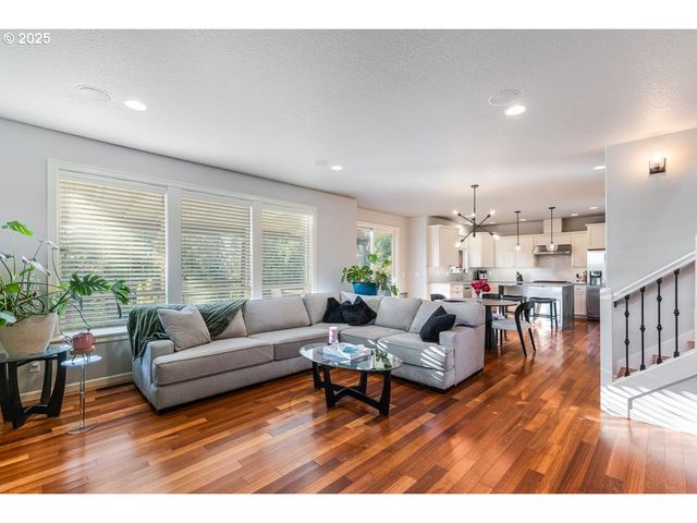 16375 Oak Valley Dr, Oregon City, OR 97045