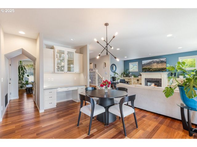 16375 Oak Valley Dr, Oregon City, OR 97045