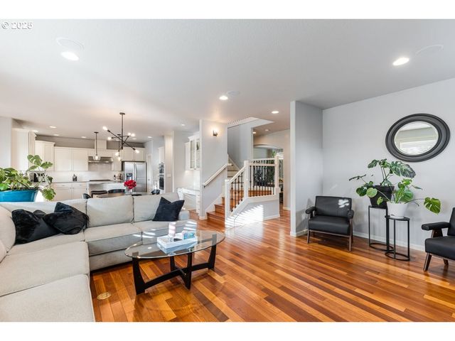 16375 Oak Valley Dr, Oregon City, OR 97045