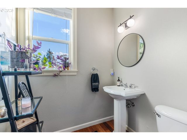 16375 Oak Valley Dr, Oregon City, OR 97045