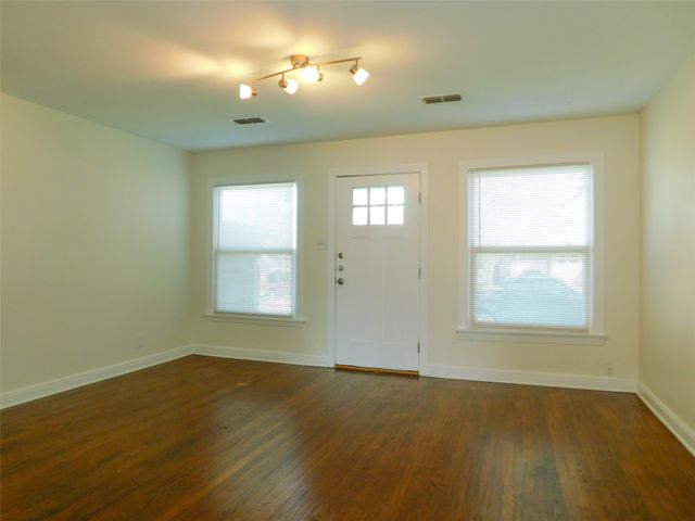 901 Gregg Street, Denton, TX 76201