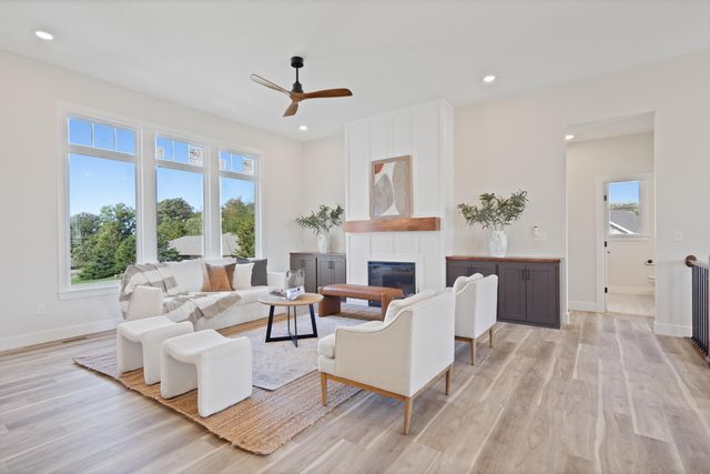 5201 BUTTER CUP DR, Columbia, MO 65203