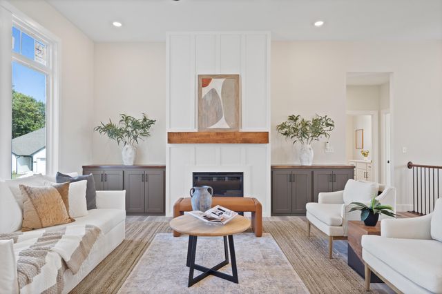 5201 BUTTER CUP DR, Columbia, MO 65203