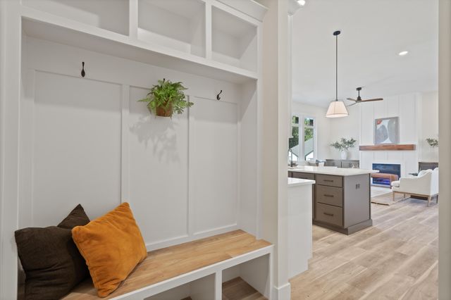 5201 BUTTER CUP DR, Columbia, MO 65203