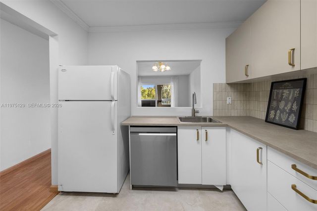 7701 Camino Real A-419, Miami, FL 33143