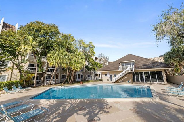 7701 Camino Real A-419, Miami, FL 33143