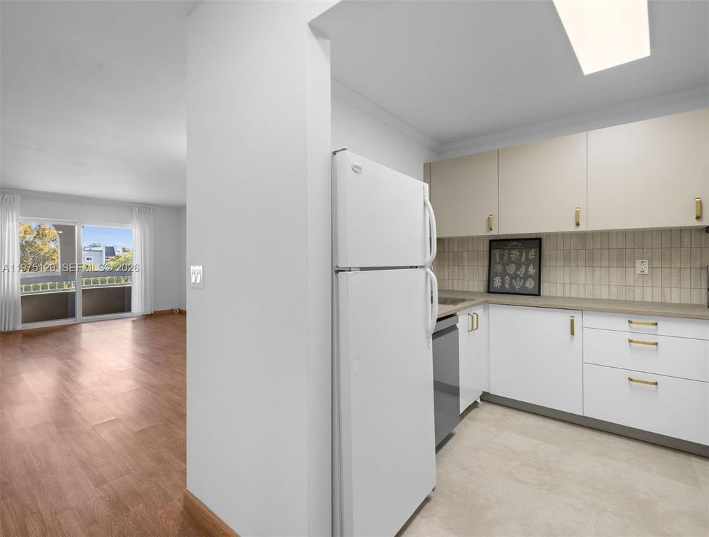 7701 Camino Real A-419, Miami, FL 33143