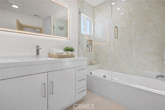 6820 Encino Avenue, Van Nuys (los Angeles), CA 91406