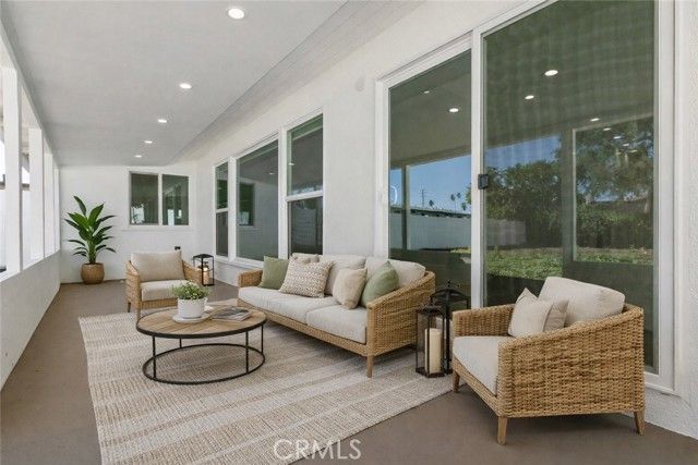 6820 Encino Avenue, Van Nuys (los Angeles), CA 91406