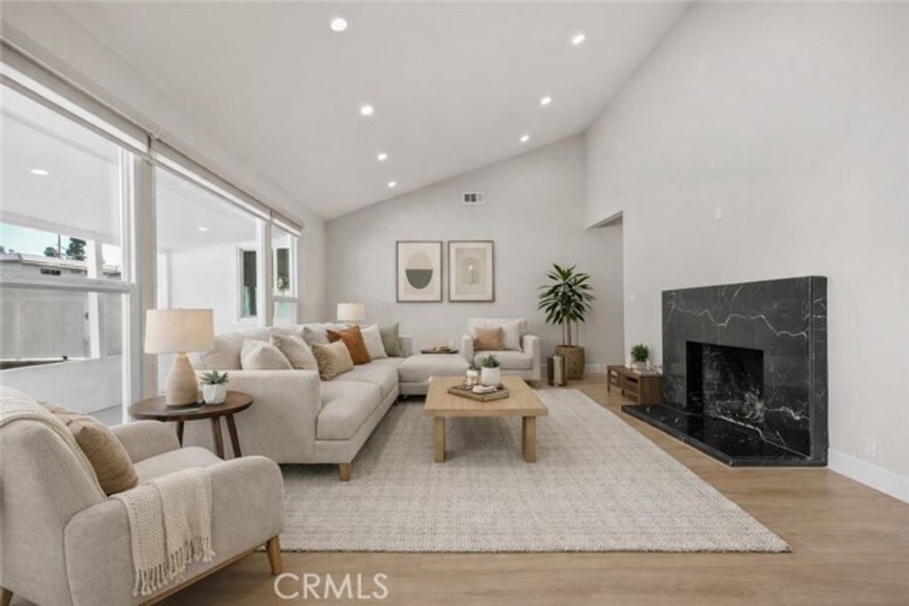 6820 Encino Avenue, Van Nuys (los Angeles), CA 91406