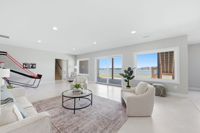 4929 W Wavecrest Cir, Wichita, KS 67205