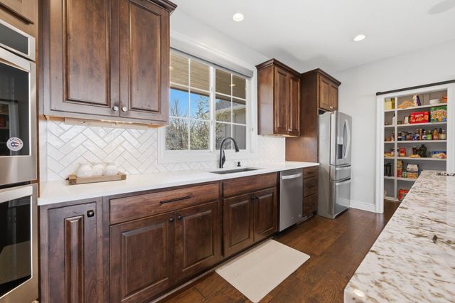 4929 W Wavecrest Cir, Wichita, KS 67205