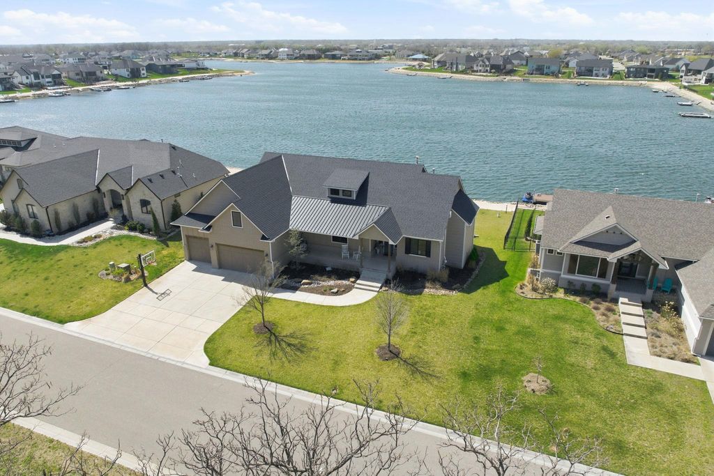 4929 W Wavecrest Cir, Wichita, KS 67205