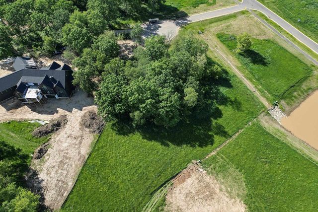 L13 Glacier Forest Court, Verona, WI 53593