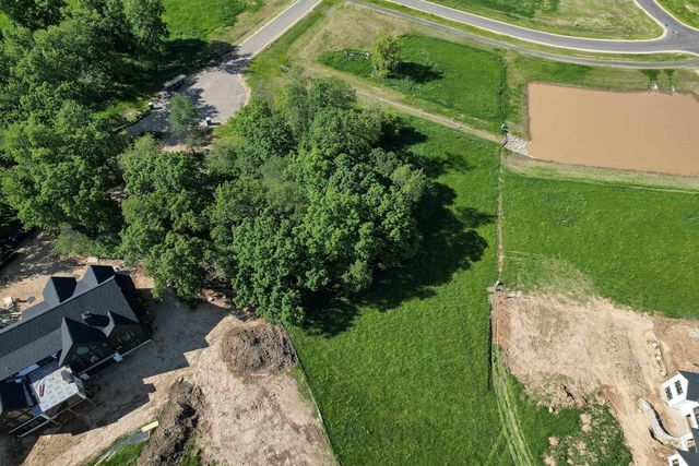 L13 Glacier Forest Court, Verona, WI 53593