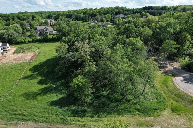 L13 Glacier Forest Court, Verona, WI 53593