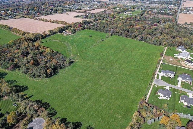 L13 Glacier Forest Court, Verona, WI 53593