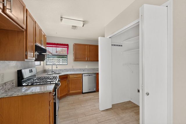 4832 Platinum Loop NE, Rio Rancho, NM 87124