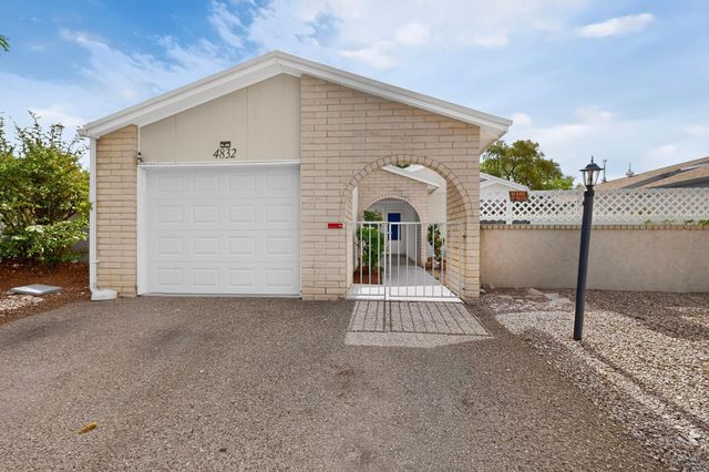 4832 Platinum Loop NE, Rio Rancho, NM 87124