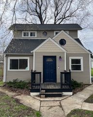 5321 Cleveland Drive, Mchenry, IL 60050