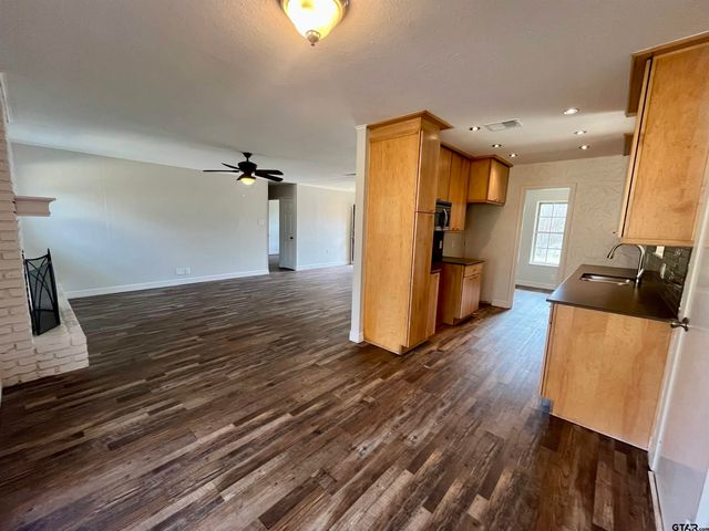 302 Mobile, Tyler, TX 75703