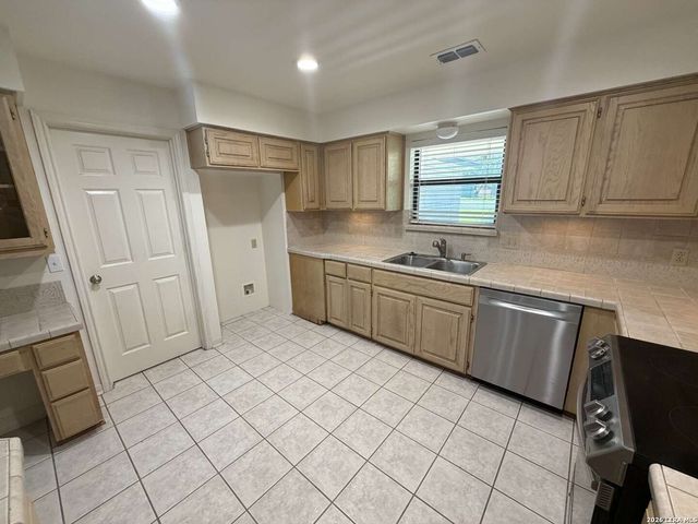 26246 HIGH TIMBER PASS ST, San Antonio, TX 78260