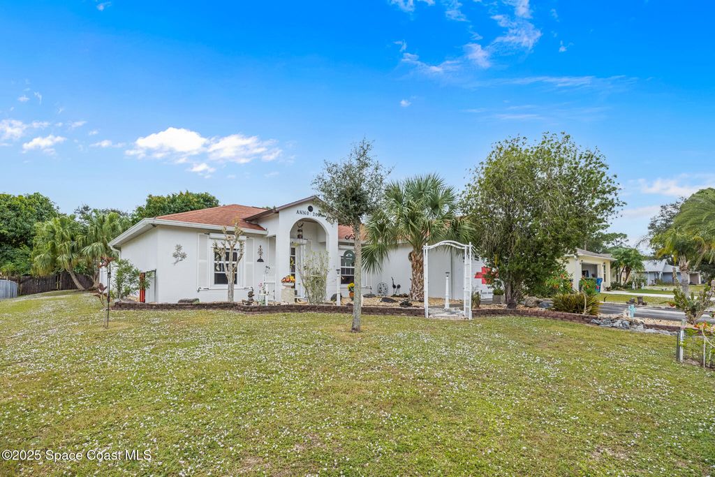 1316 Jarvis Street NW, Palm Bay, FL 32907
