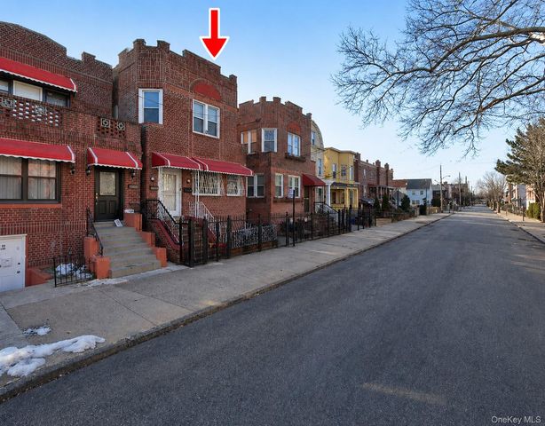 818 E 227th Street, Bronx, NY 10466