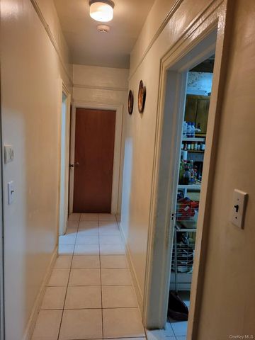818 E 227th Street, Bronx, NY 10466