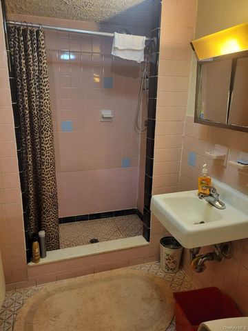 818 E 227th Street, Bronx, NY 10466