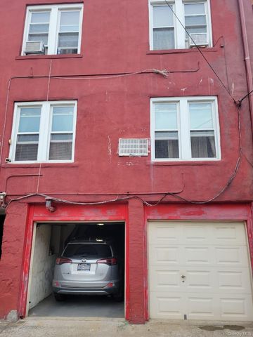 818 E 227th Street, Bronx, NY 10466