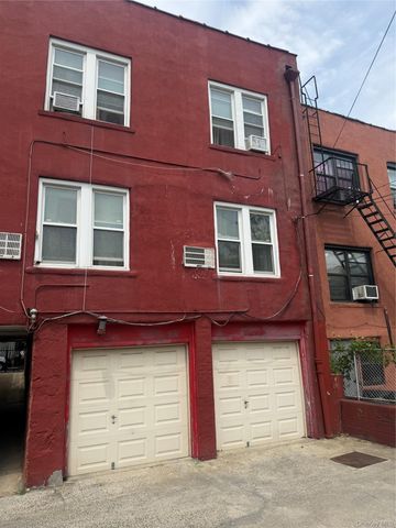 818 E 227th Street, Bronx, NY 10466