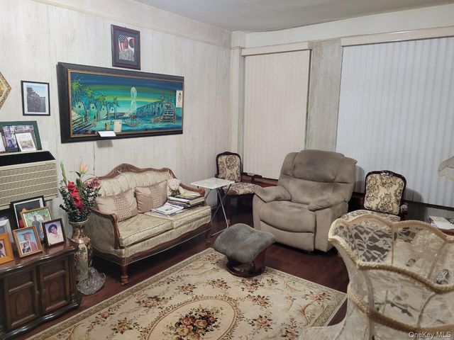 818 E 227th Street, Bronx, NY 10466