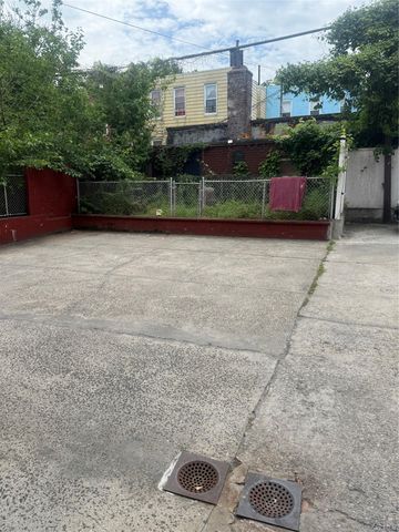 818 E 227th Street, Bronx, NY 10466
