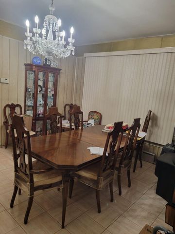 818 E 227th Street, Bronx, NY 10466