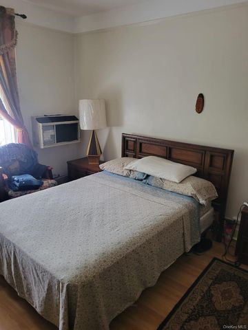 818 E 227th Street, Bronx, NY 10466