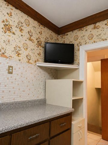 818 E 227th Street, Bronx, NY 10466