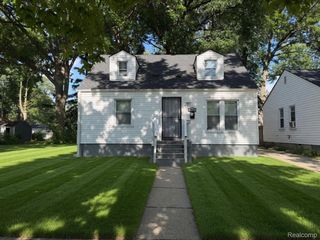 19492 Biltmore Street, Detroit, MI 48235