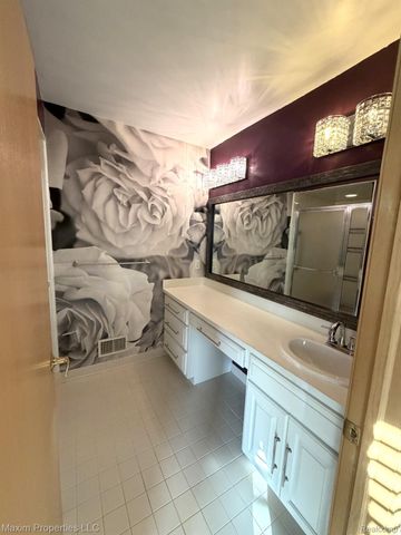 4460 Spruce Court 135, Warren, MI 48092