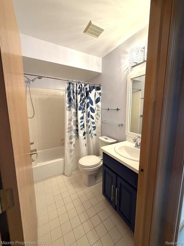 4460 Spruce Court 135, Warren, MI 48092