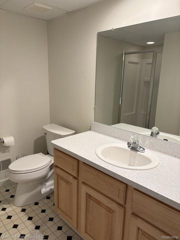 4460 Spruce Court 135, Warren, MI 48092