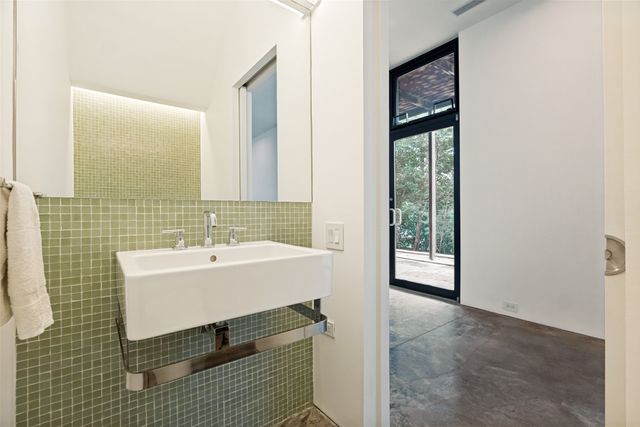 1810 Bermuda Street, Dallas, TX 75214