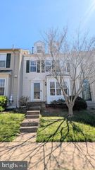 6005 RAINA DR, Centreville, VA 20120
